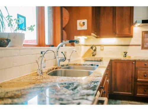 39577 Range Road 20-1, Rural Stettler No. 6, County Of, AB - Indoor Photo Showing Kitchen With Double Sink