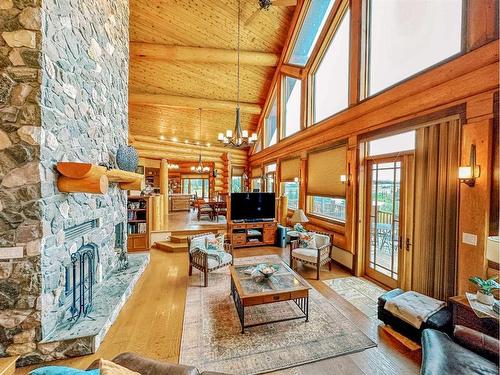 39577 Range Road 20-1, Rural Stettler No. 6, County Of, AB - Indoor Photo Showing Living Room With Fireplace