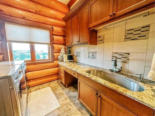 39577 Range Road 20-1, Rural Stettler No. 6, County Of, AB - Indoor Photo Showing Kitchen