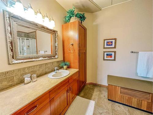 39577 Range Road 20-1, Rural Stettler No. 6, County Of, AB - Indoor Photo Showing Bathroom