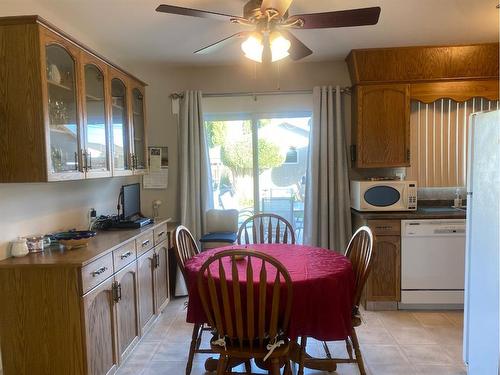 2287 20 Avenue Se, Medicine Hat, AB - Indoor Photo Showing Dining Room