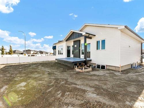 32 Somerside Way Se, Medicine Hat, AB - Outdoor