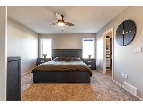 20 Cottonwood Close Sw, Medicine Hat, AB - Indoor Photo Showing Bedroom