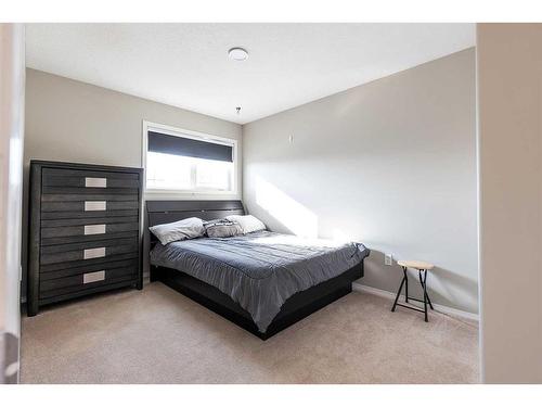 20 Cottonwood Close Sw, Medicine Hat, AB - Indoor Photo Showing Bedroom