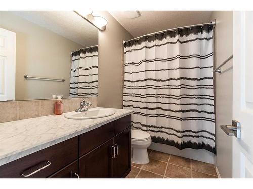 20 Cottonwood Close Sw, Medicine Hat, AB - Indoor Photo Showing Bathroom