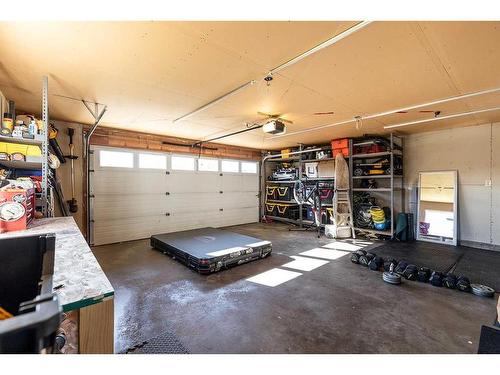 20 Cottonwood Close Sw, Medicine Hat, AB - Indoor Photo Showing Garage