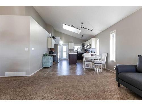 20 Cottonwood Close Sw, Medicine Hat, AB - Indoor Photo Showing Other Room