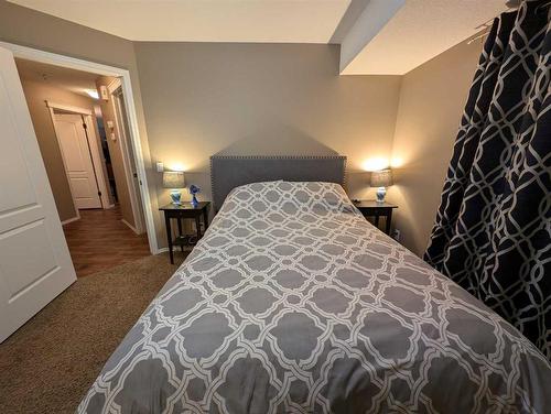 139 Southlands Pointe Se, Medicine Hat, AB - Indoor Photo Showing Bedroom