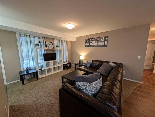 139 Southlands Pointe Se, Medicine Hat, AB - Indoor Photo Showing Living Room