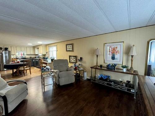 211 Centre Street, Empress, AB - Indoor Photo Showing Living Room