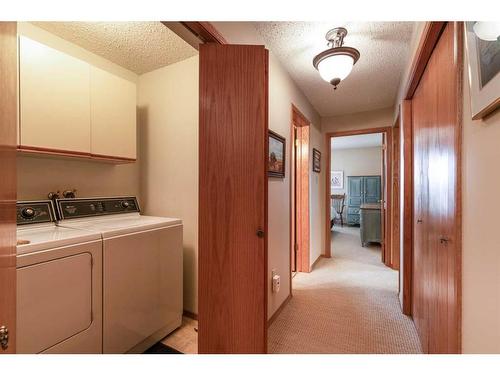 2-1165 16 Street Ne, Medicine Hat, AB - Indoor Photo Showing Laundry Room