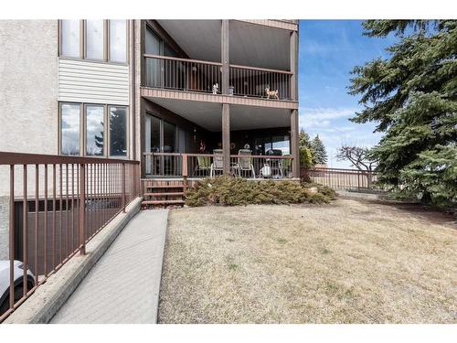 2-1165 16 Street Ne, Medicine Hat, AB - Outdoor