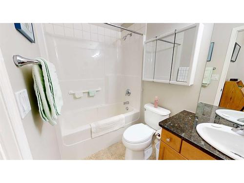 207-2800 13 Avenue Se, Medicine Hat, AB - Indoor Photo Showing Bathroom