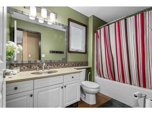 60 Turner Circle Se, Medicine Hat, AB - Indoor Photo Showing Bathroom