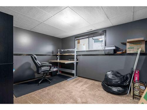 60 Turner Circle Se, Medicine Hat, AB - Indoor Photo Showing Office