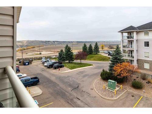 403-1632 Saamis Drive Nw, Medicine Hat, AB - Outdoor