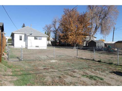 651 8Th Street Sw, Medicine Hat, AB - Outdoor