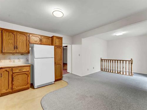 1969 16 Avenue Se, Medicine Hat, AB - Indoor Photo Showing Kitchen