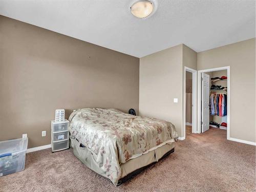 53 Hamptons Way Se, Medicine Hat, AB - Indoor Photo Showing Bedroom