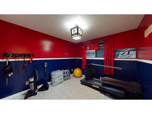 633 6 Street Se, Redcliff, AB - Indoor Photo Showing Other Room