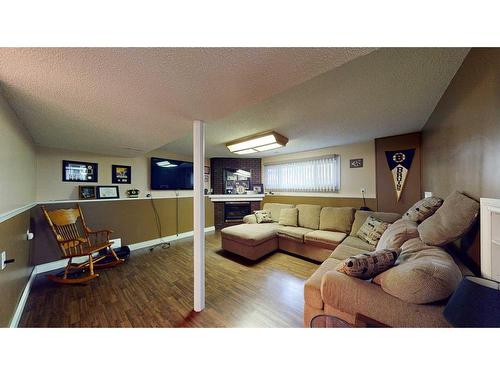 633 6 Street Se, Redcliff, AB - Indoor