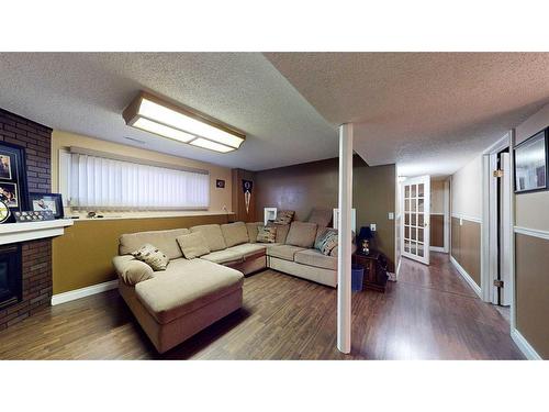 633 6 Street Se, Redcliff, AB - Indoor