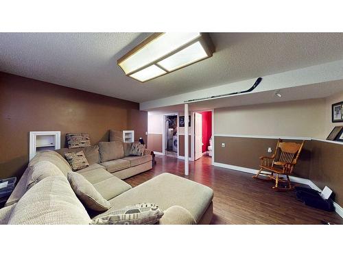 633 6 Street Se, Redcliff, AB - Indoor Photo Showing Other Room