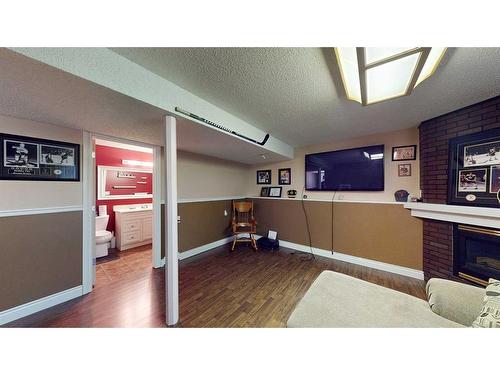 633 6 Street Se, Redcliff, AB - Indoor