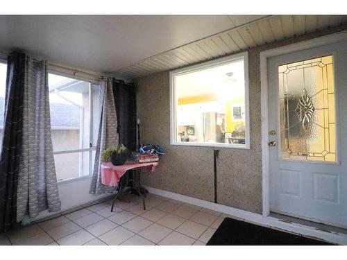 633 6 Street Se, Redcliff, AB - Indoor Photo Showing Other Room