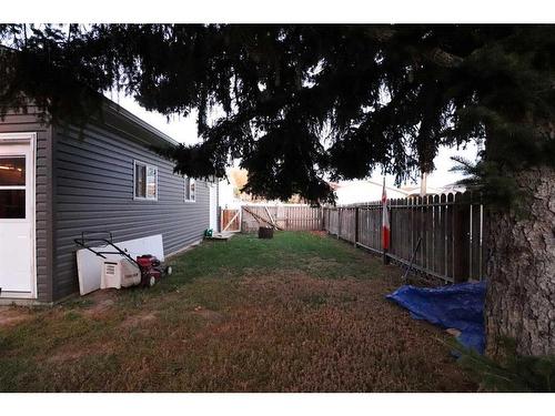 633 6 Street Se, Redcliff, AB - Outdoor