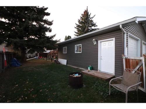 633 6 Street Se, Redcliff, AB - Outdoor With Exterior