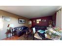 633 6 Street Se, Redcliff, AB  - Indoor Photo Showing Living Room 