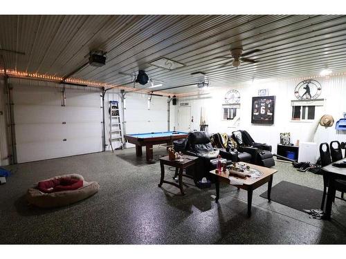 633 6 Street Se, Redcliff, AB - Indoor Photo Showing Garage