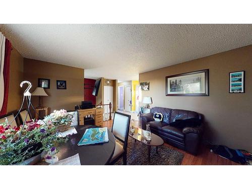 633 6 Street Se, Redcliff, AB - Indoor Photo Showing Other Room