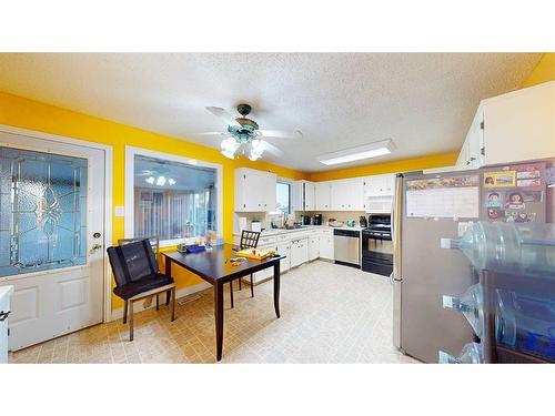 633 6 Street Se, Redcliff, AB - Indoor