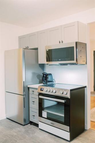 5718 50A Avenue, Stettler, AB - Indoor Photo Showing Kitchen