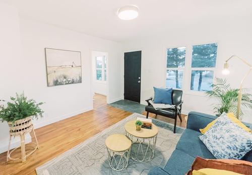 5718 50A Avenue, Stettler, AB - Indoor Photo Showing Living Room