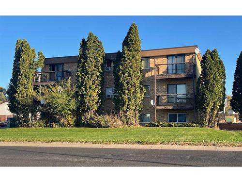 710 20 Street Ne, Medicine Hat, AB - Outdoor With Facade