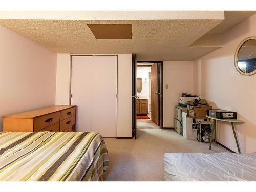 454 Hilton Crescent Ne, Medicine Hat, AB - Indoor Photo Showing Bedroom