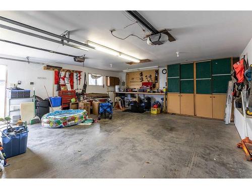 454 Hilton Crescent Ne, Medicine Hat, AB - Indoor Photo Showing Garage