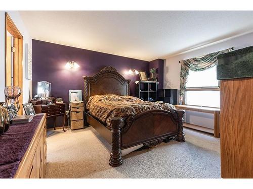 23 Taylor Avenue Se, Medicine Hat, AB - Indoor Photo Showing Bedroom