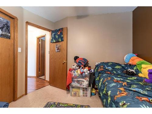 23 Taylor Avenue Se, Medicine Hat, AB - Indoor Photo Showing Bedroom