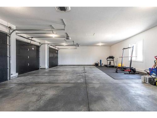 302 Yuma Court, Dunmore, AB - Indoor Photo Showing Garage