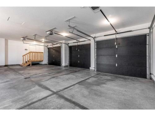 302 Yuma Court, Dunmore, AB - Indoor Photo Showing Garage