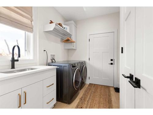 302 Yuma Court, Dunmore, AB - Indoor Photo Showing Laundry Room