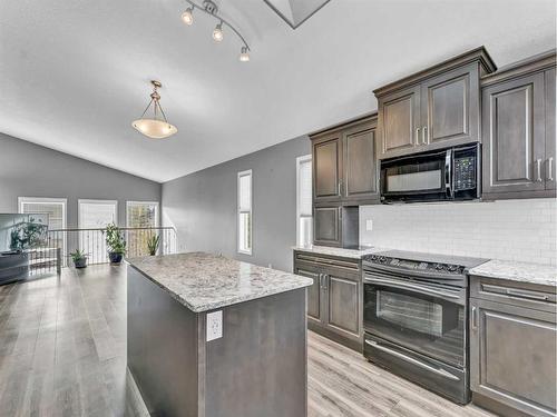 24 Cottonwood Close Sw, Medicine Hat, AB - Indoor Photo Showing Kitchen With Upgraded Kitchen