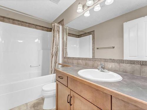 24 Cottonwood Close Sw, Medicine Hat, AB - Indoor Photo Showing Bathroom