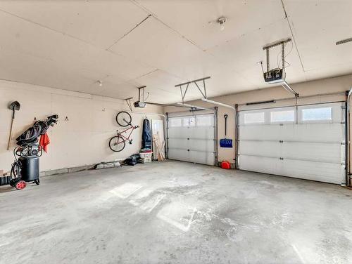 24 Cottonwood Close Sw, Medicine Hat, AB - Indoor Photo Showing Garage