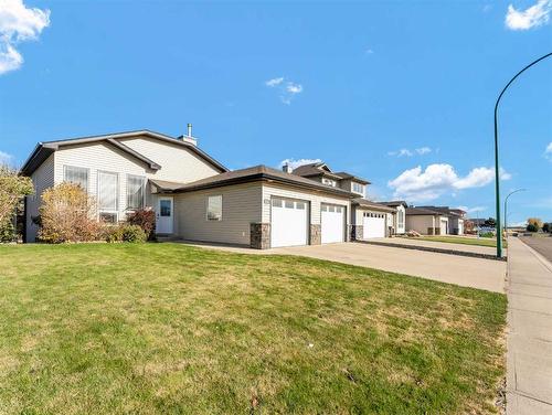 24 Cottonwood Close Sw, Medicine Hat, AB - Outdoor