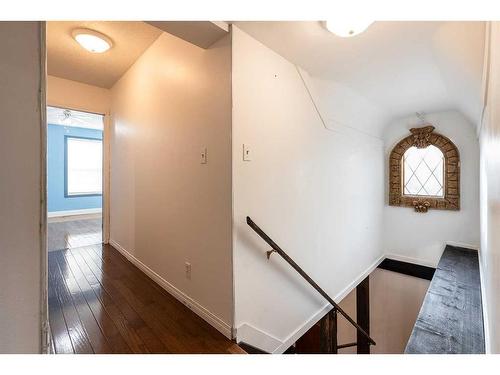 176 1 Street Sw, Medicine Hat, AB - Indoor Photo Showing Other Room